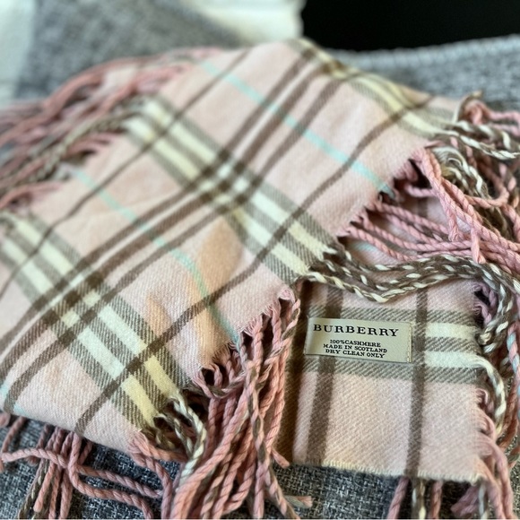 Authentic pink Burberry scarf! 💕EUC! - Picture 1 of 6